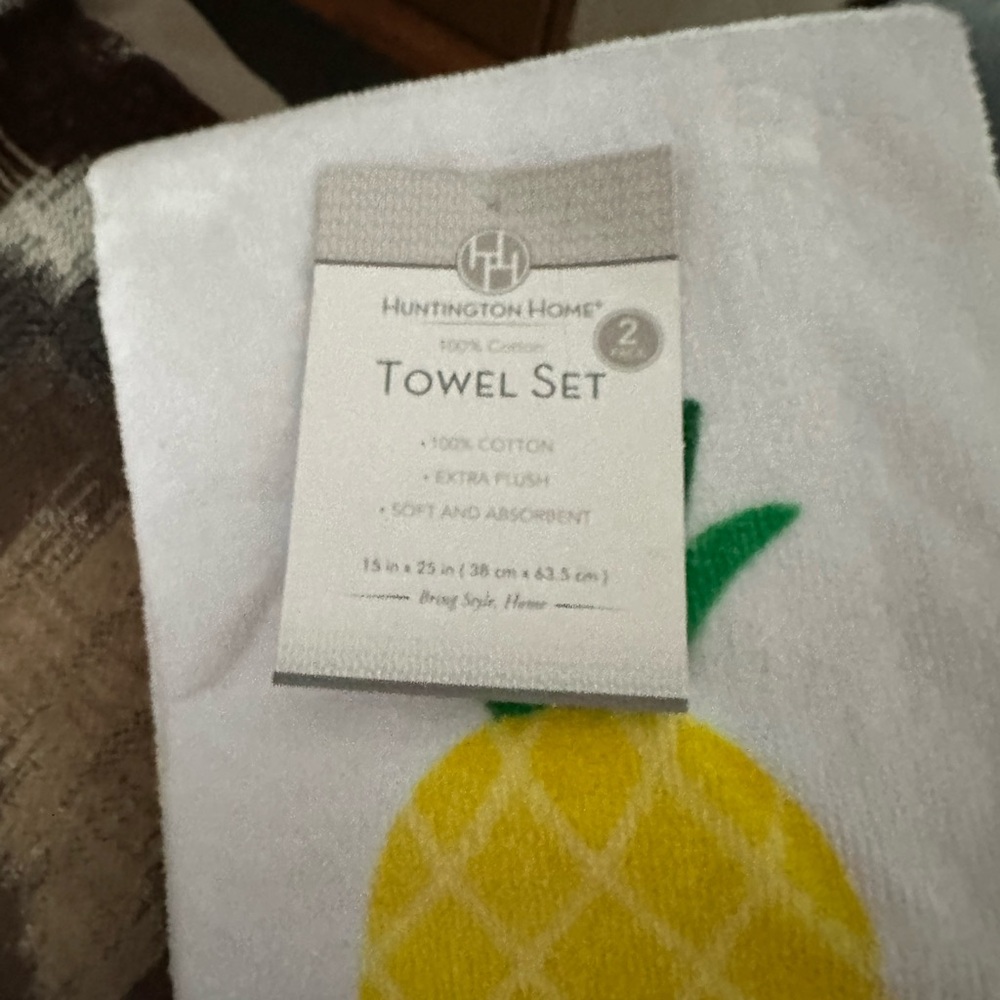 Huntington Home White and Yellow Towel Set